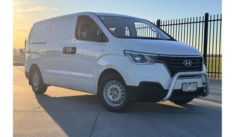 
								2018 Hyundai iLoad TQ4 2.5L Diesel full									