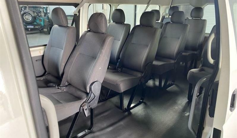 
								2018 Toyota Hiace Commuter Auto Bus full									