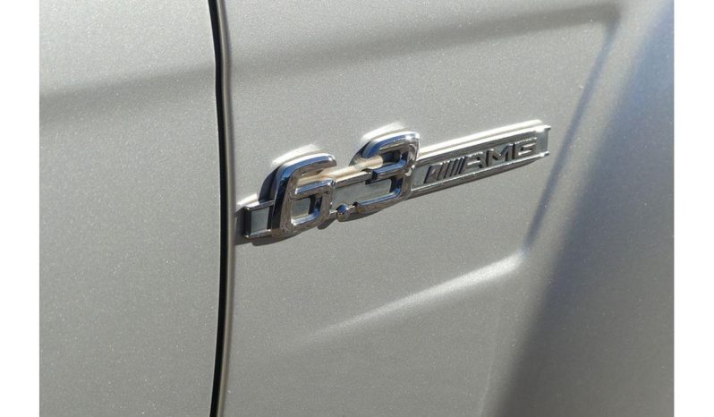 
								2009 Mercedes-Benz C63 AMG W204 full									