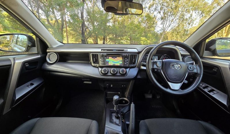 
								2018 Toyota RAV4 ZSA42R GX 2WD full									