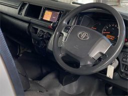 
										2018 Toyota Hiace Commuter Auto Bus full									