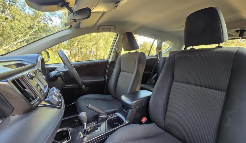 
								2018 Toyota RAV4 ZSA42R GX 2WD full									
