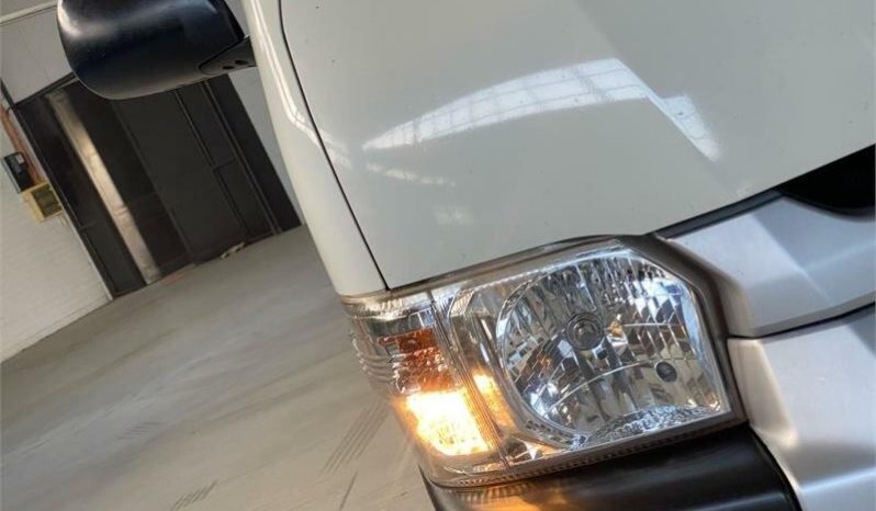 
								2018 Toyota Hiace Commuter Auto Bus full									
