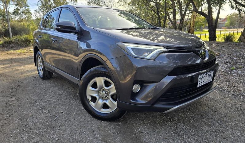 
								2018 Toyota RAV4 ZSA42R GX 2WD full									