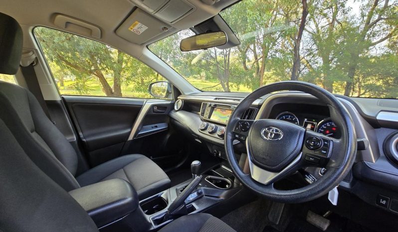 
								2018 Toyota RAV4 ZSA42R GX 2WD full									