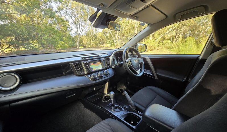 
								2018 Toyota RAV4 ZSA42R GX 2WD full									