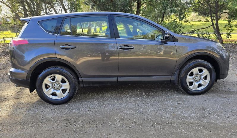 
								2018 Toyota RAV4 ZSA42R GX 2WD full									
