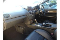 
										2009 Mercedes-Benz C63 AMG W204 full									