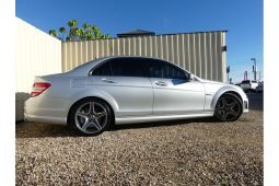 
										2009 Mercedes-Benz C63 AMG W204 full									
