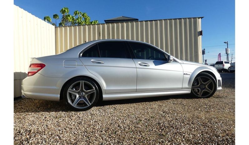 
								2009 Mercedes-Benz C63 AMG W204 full									