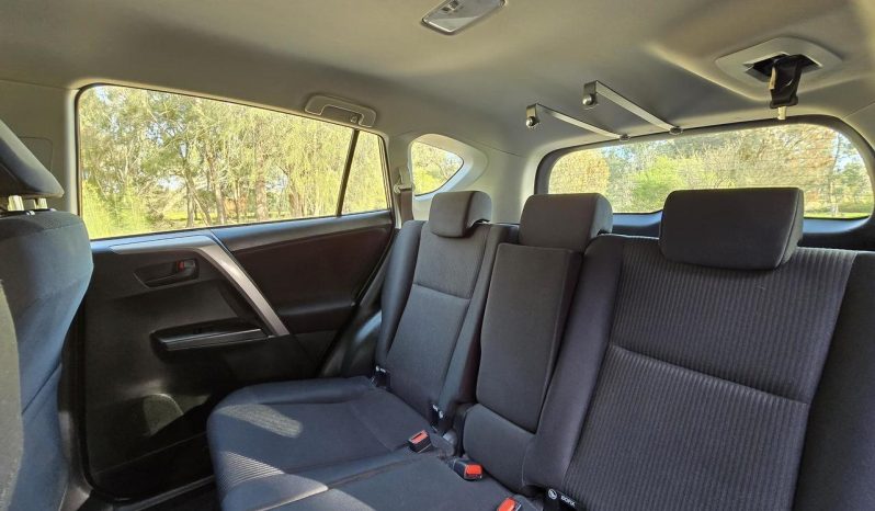 
								2018 Toyota RAV4 ZSA42R GX 2WD full									