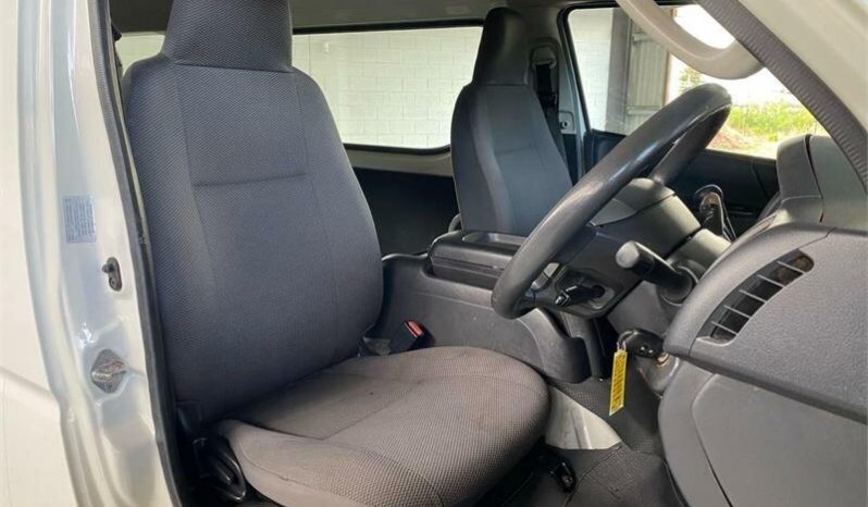 
								2018 Toyota Hiace Commuter Auto Bus full									