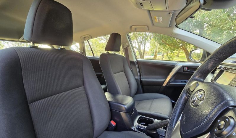 
								2018 Toyota RAV4 ZSA42R GX 2WD full									