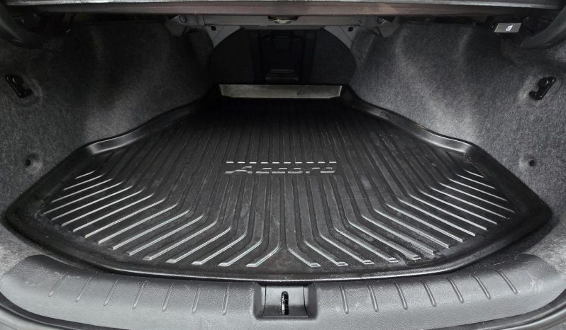 
								2013 Honda Accord 9th GenVTi-L Sedan full									