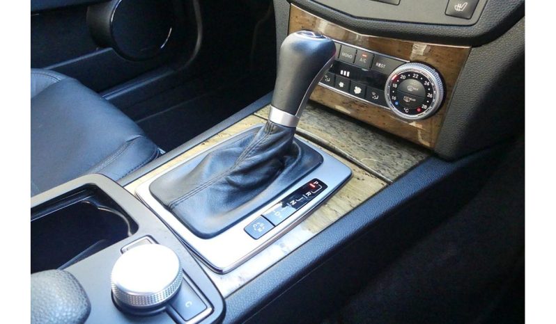 
								2009 Mercedes-Benz C63 AMG W204 full									